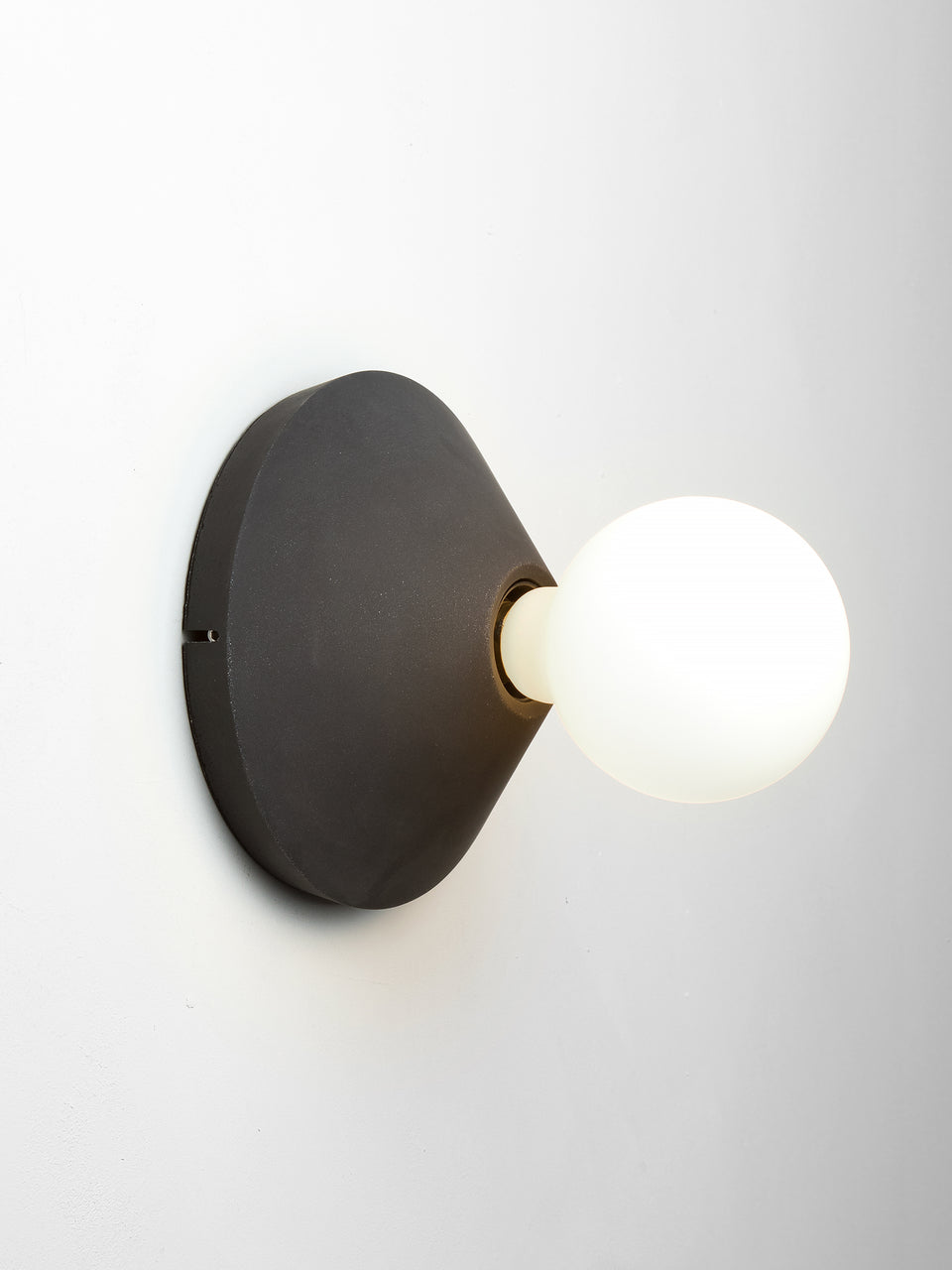 Ada wall and ceiling lamp