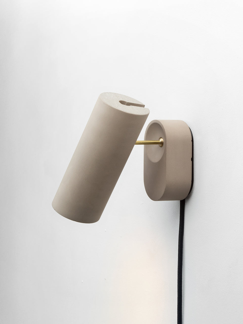 Argia adjustable spotlight with plug