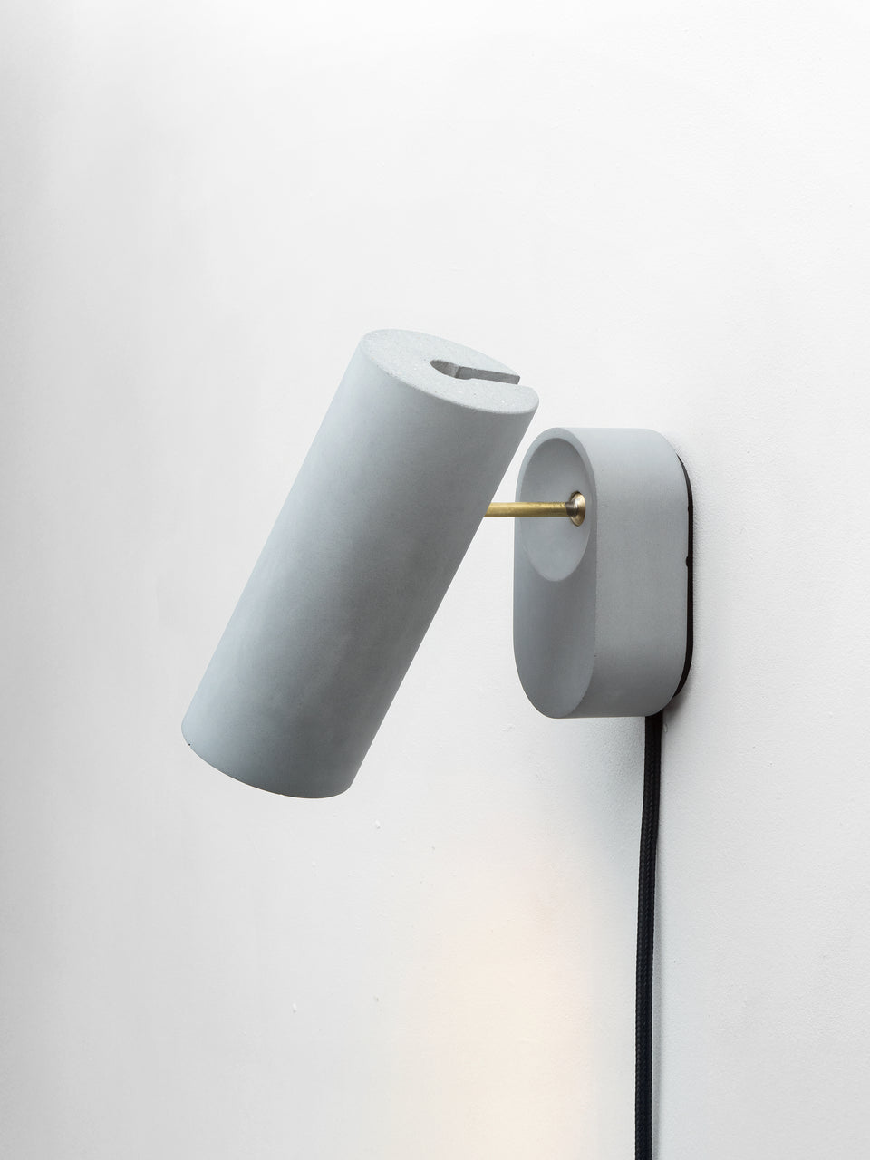 Argia adjustable spotlight with plug