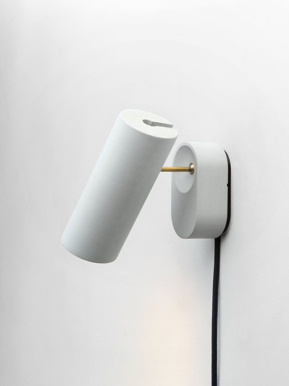 Argia adjustable spotlight with plug