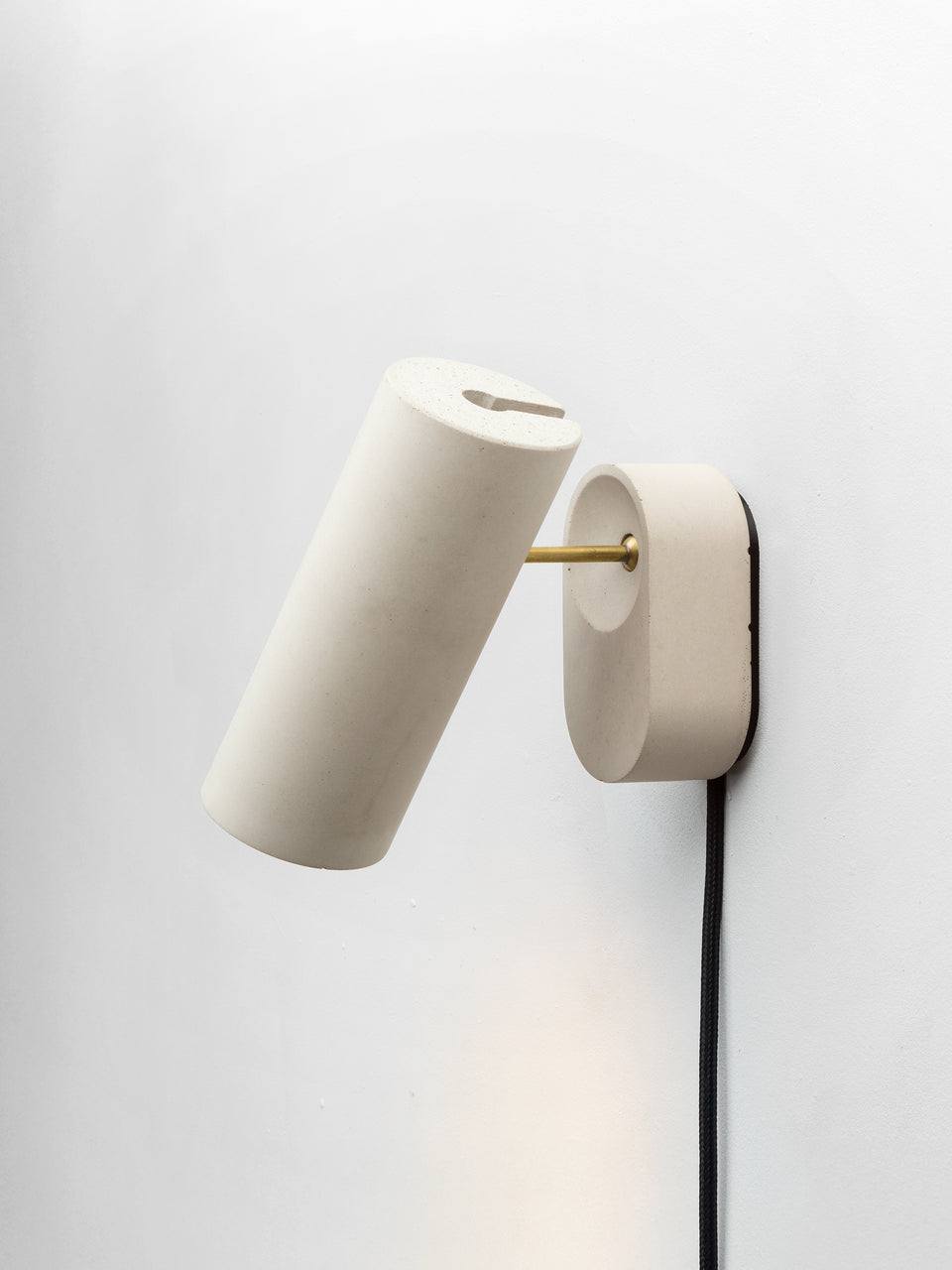 Argia adjustable spotlight with plug