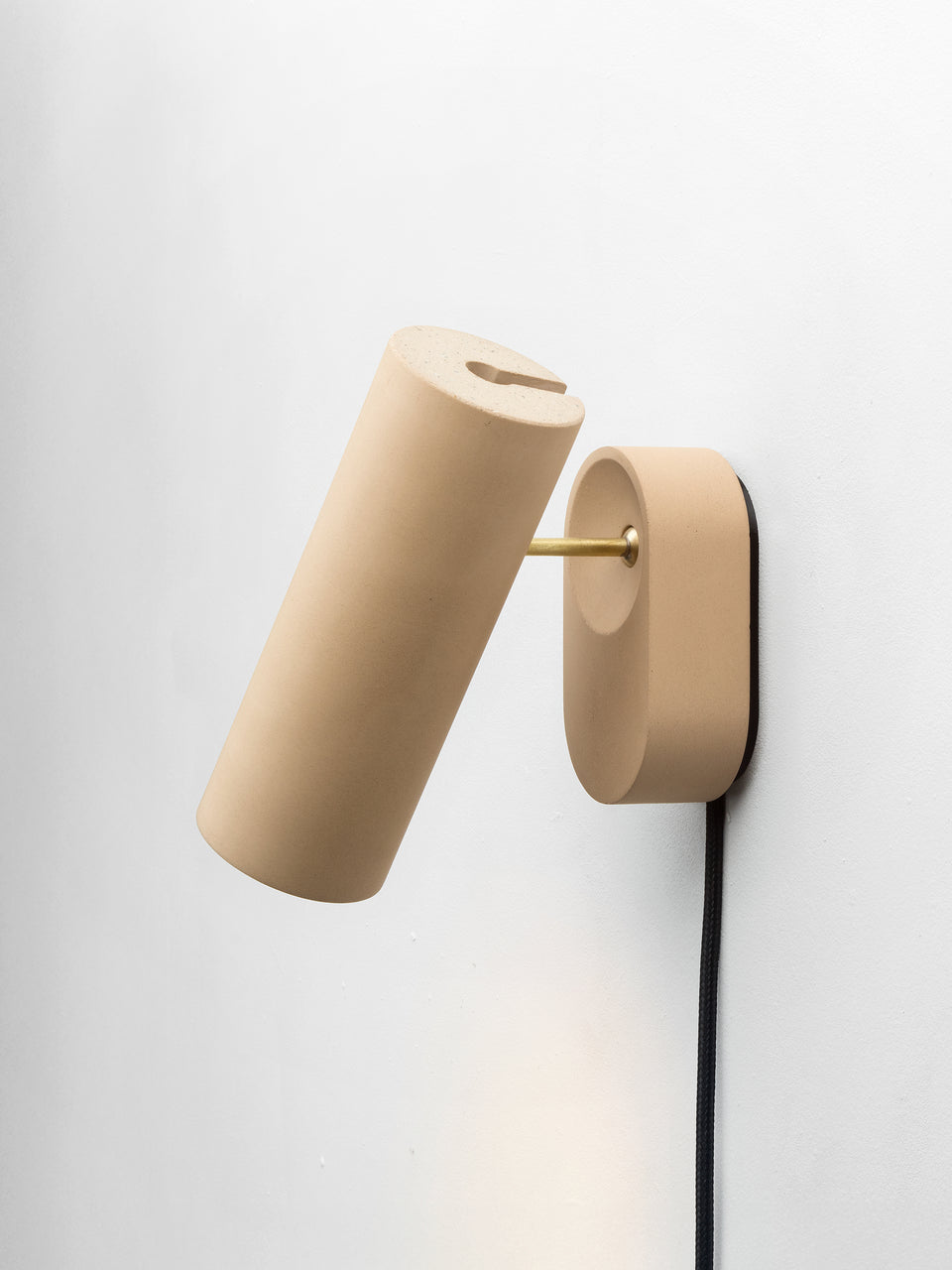 Argia adjustable spotlight with plug