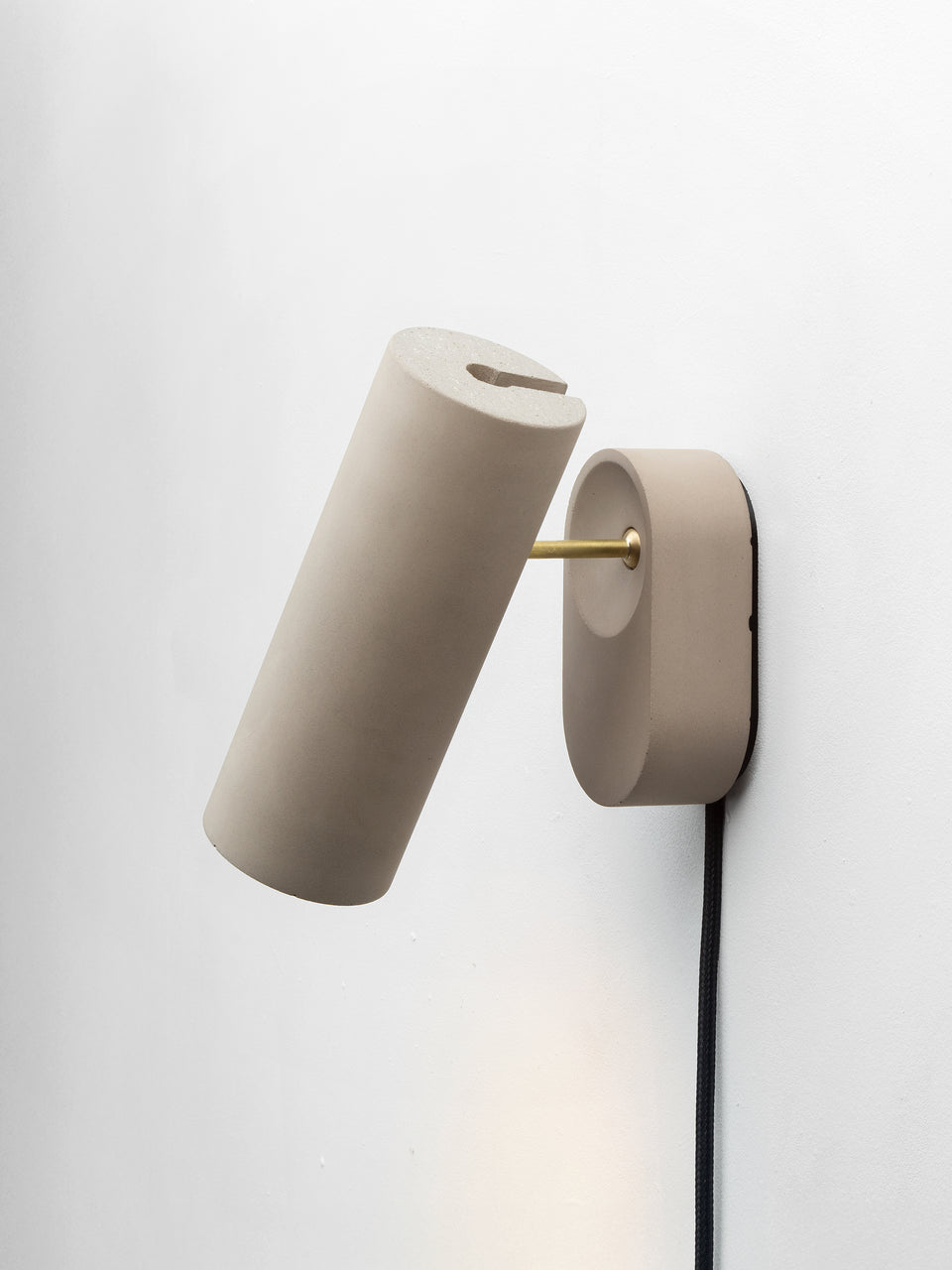 Argia adjustable spotlight with plug