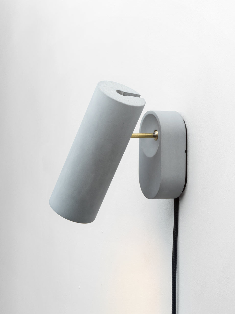 Argia adjustable spotlight with plug