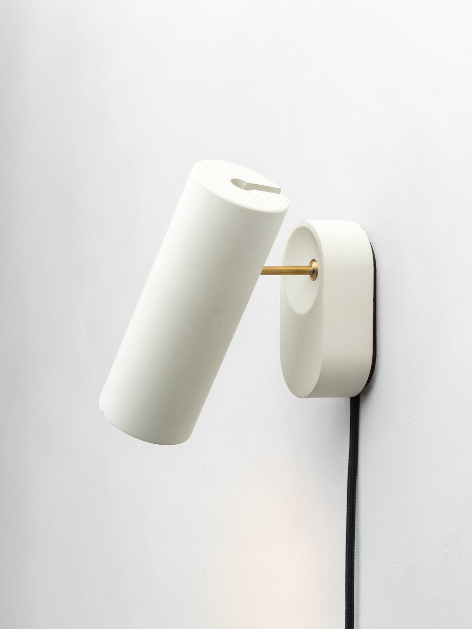 Argia adjustable spotlight with plug