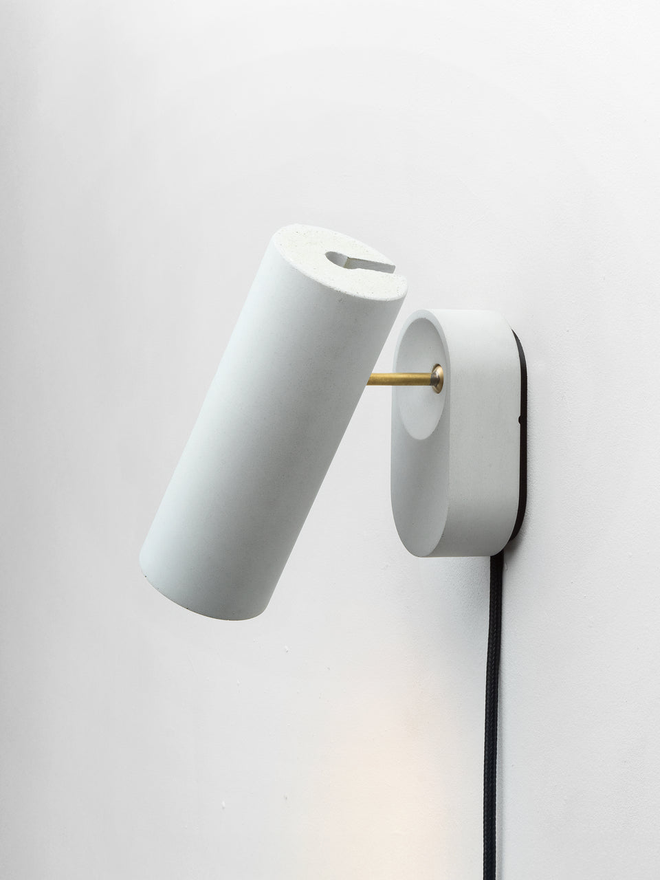 Argia adjustable spotlight with plug