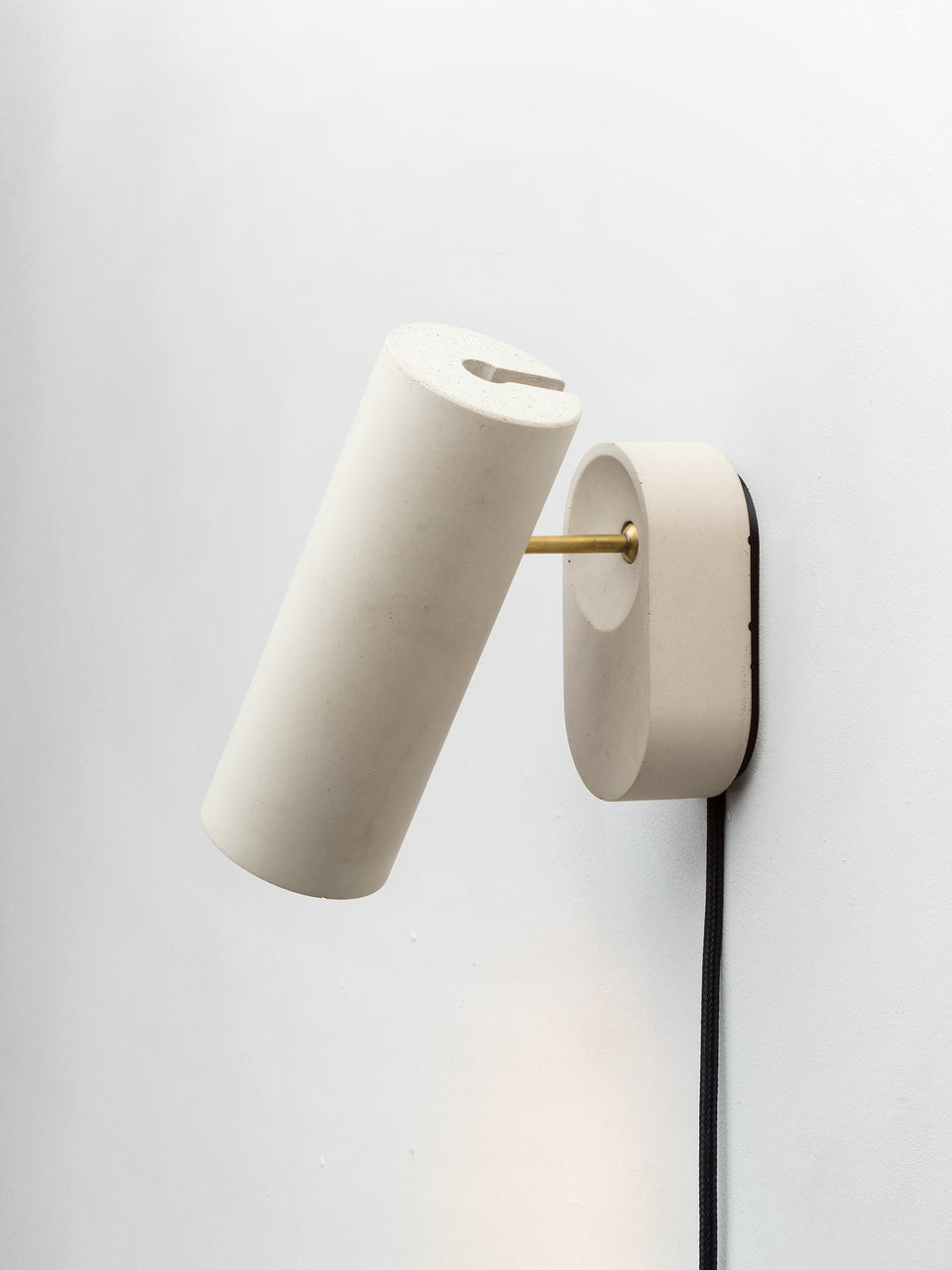 Argia adjustable spotlight with plug