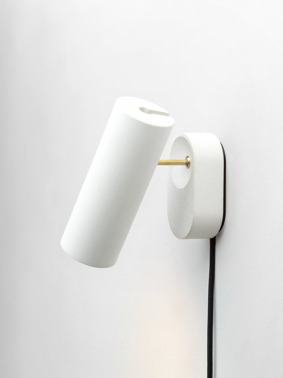 Argia adjustable spotlight with plug