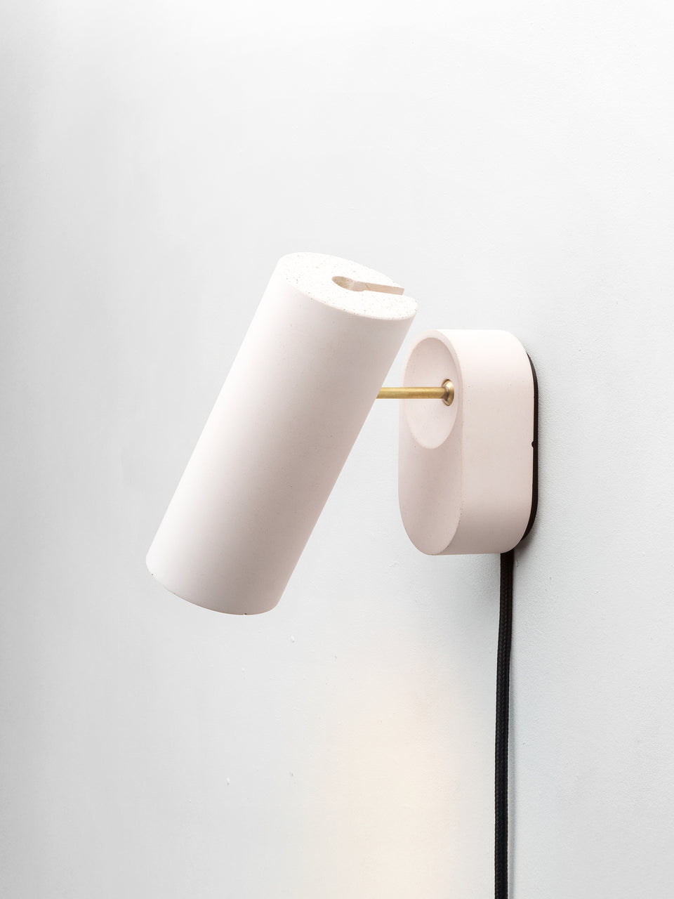 Argia adjustable spotlight with plug
