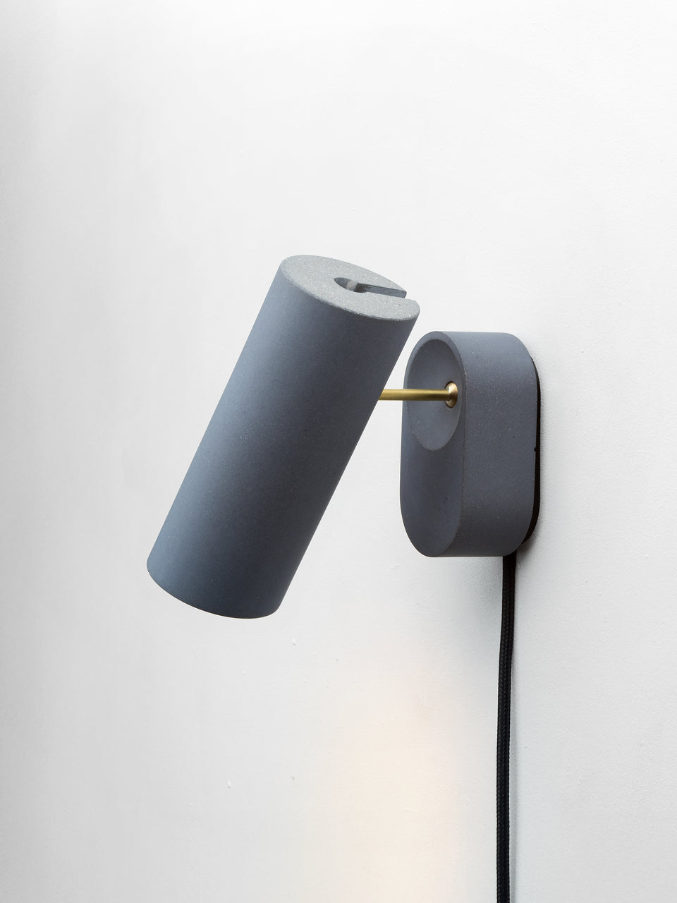 Argia adjustable spotlight with plug