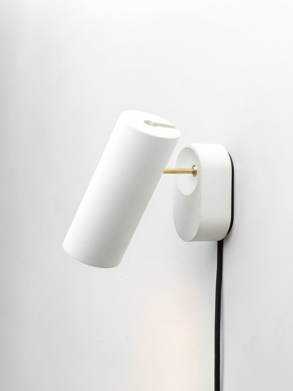 Argia adjustable spotlight with plug