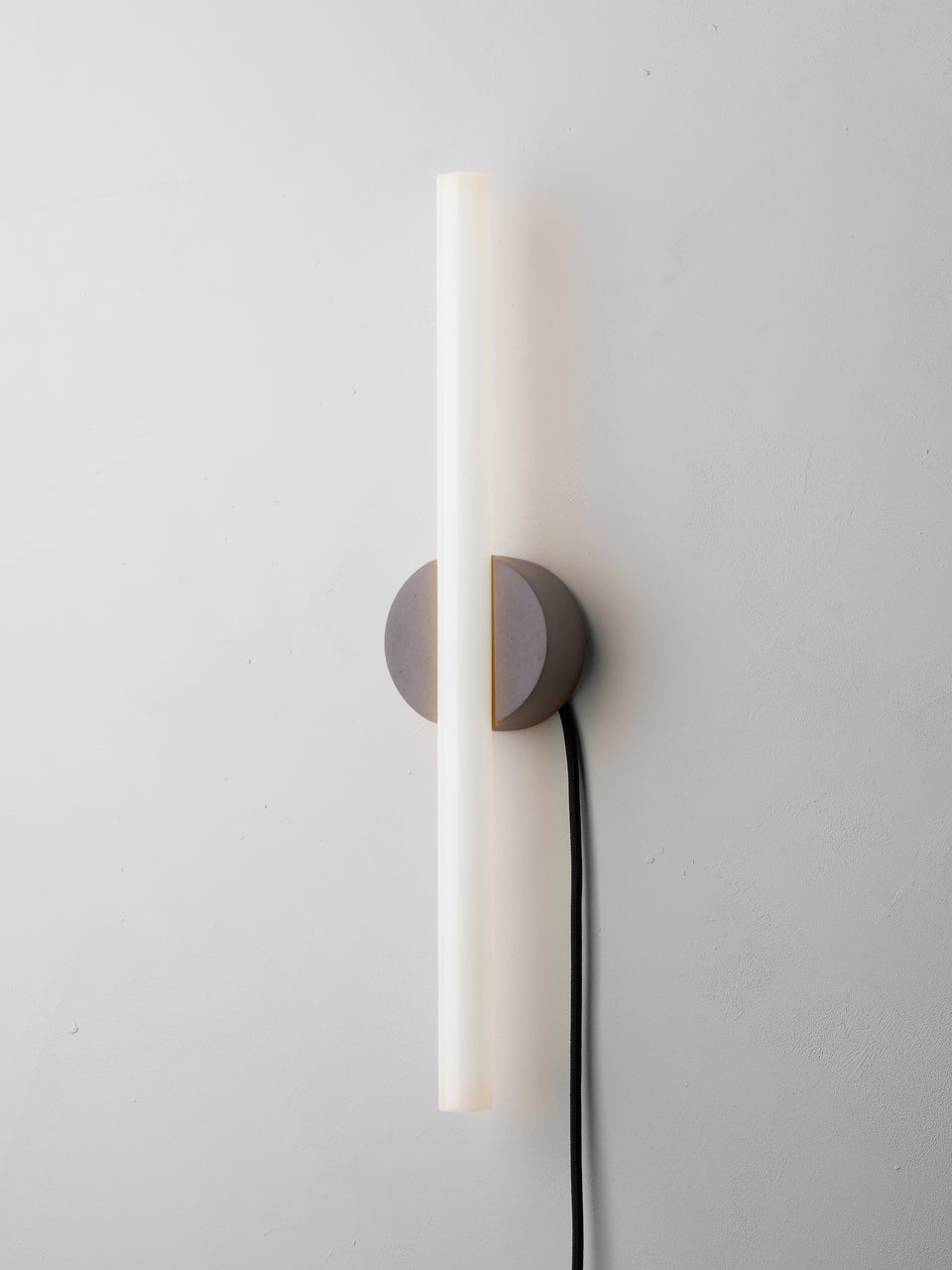 Otto wall lamp with plug