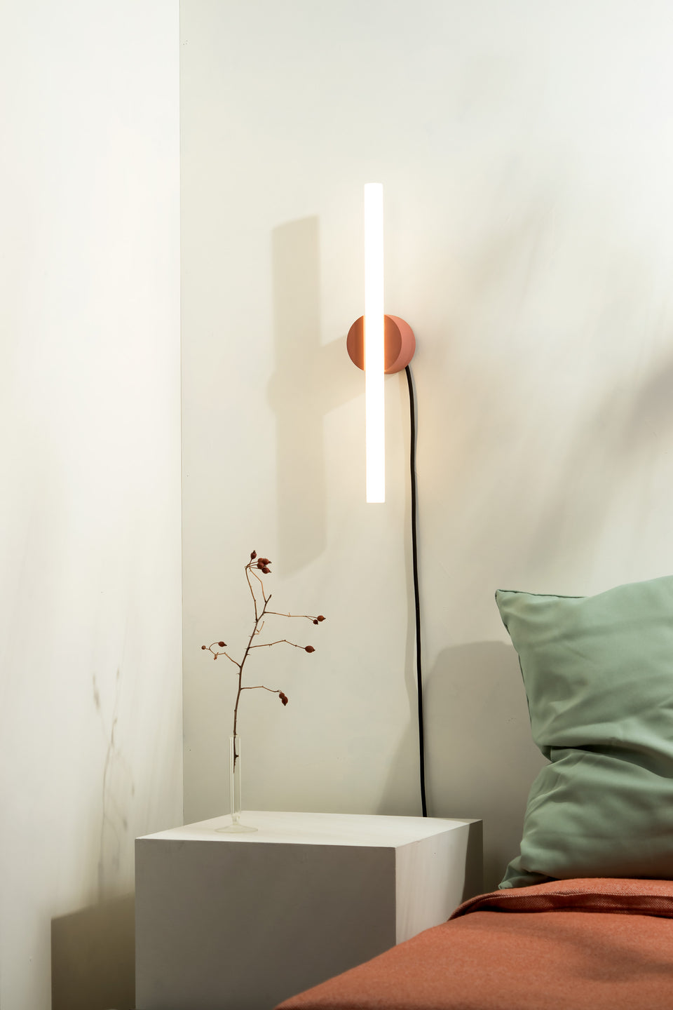 Otto wall lamp with plug